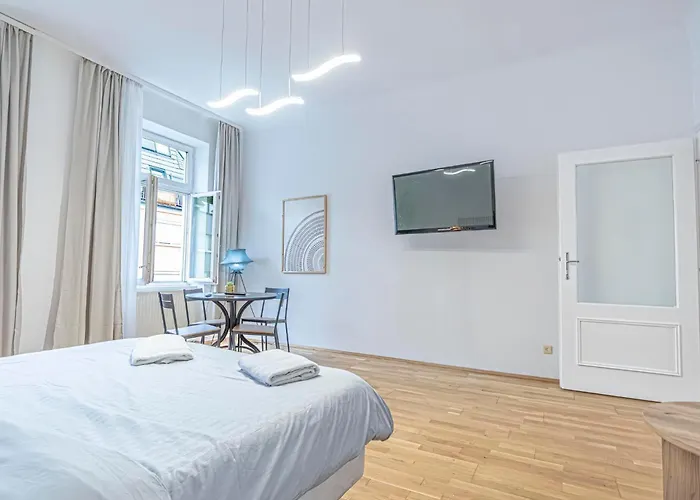 Comfortable 2br Next To Vibrant Center
