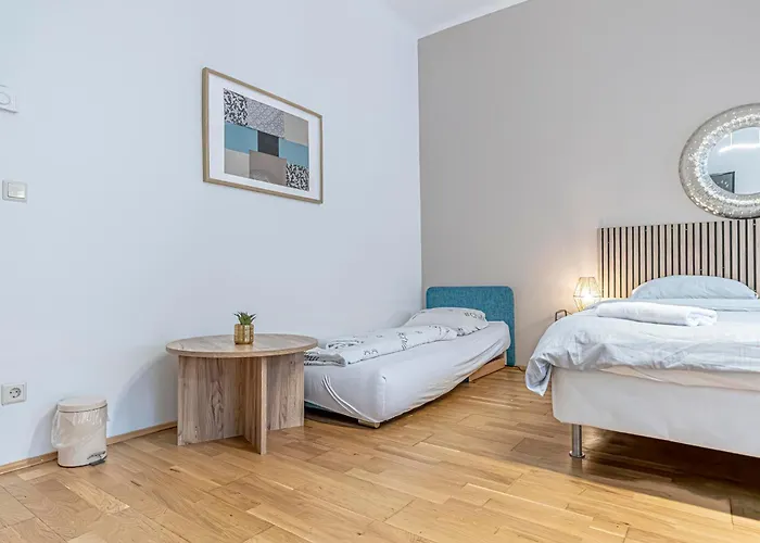 Comfortable 2br Next To Vibrant Center *