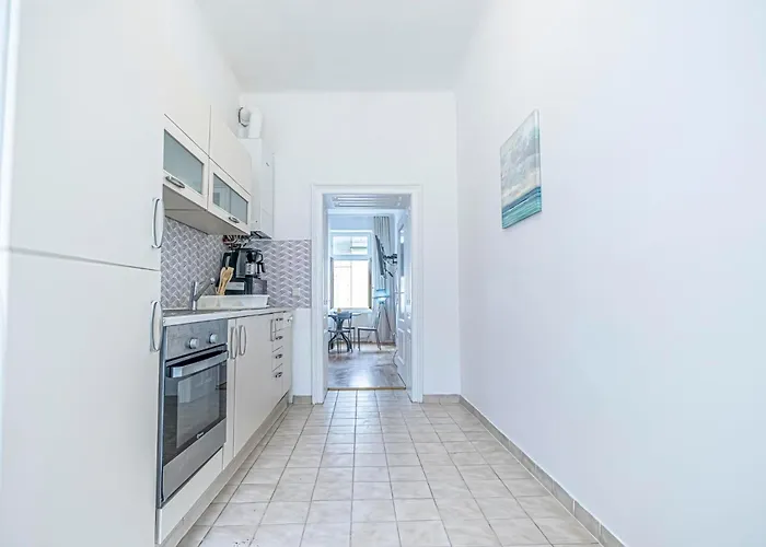 Comfortable 2br Next To Vibrant Center Viena