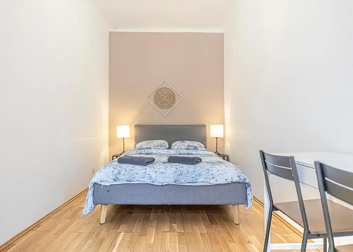Comfortable 2br Next To Vibrant Center Apartamento