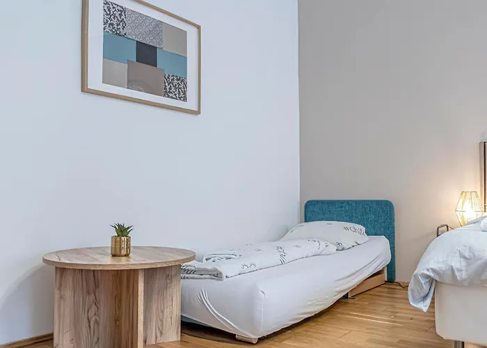 Comfortable 2br Next To Vibrant Center Viena