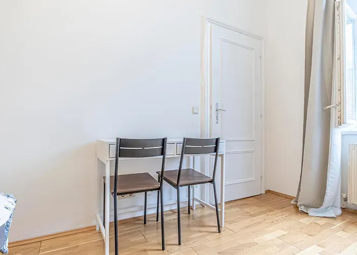 Comfortable 2br Next To Vibrant Center