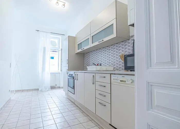 Comfortable 2br Next To Vibrant Center