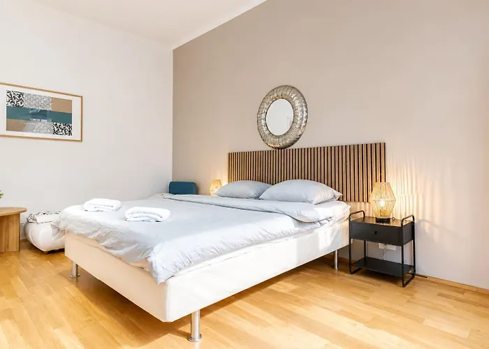 Comfortable 2br Next To Vibrant Center Apartamento *