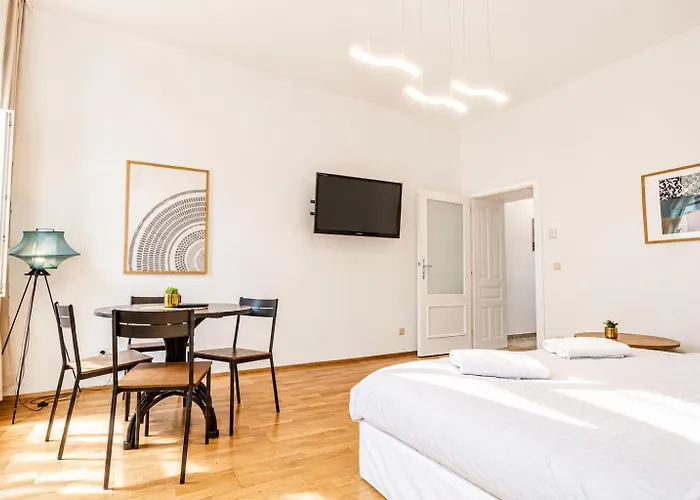 Comfortable 2br Next To Vibrant Center Viena