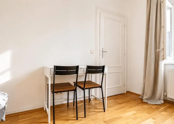 Comfortable 2br Next To Vibrant Center Apartamento *
