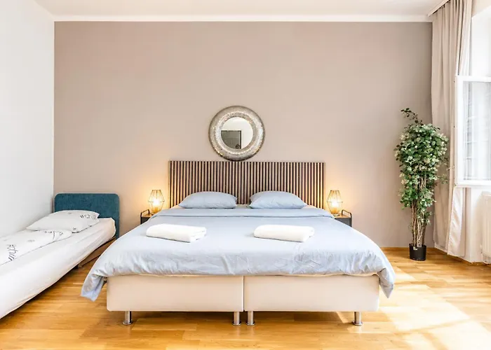 Comfortable 2br Next To Vibrant Center Viena