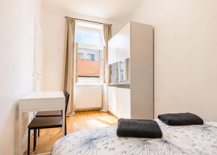 Comfortable 2br Next To Vibrant Center Apartamento *